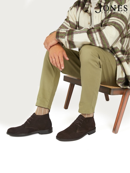 Brun - Jones Bootmaker Deacon Suede Chukka Boots (M55214) | kr2 530