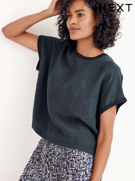 Mornarsko modra - Short Sleeve Cupro Woven Mix Boxy T-Shirt (M59857) | € 12