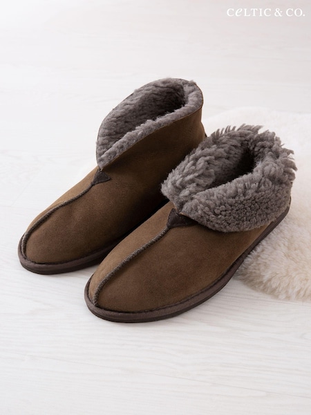 Tummanruskea - Celtic & Co. Mens Sheepskin Bootee Slippers (M66680) | €145