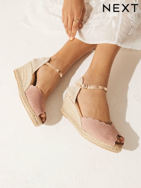 Nude Scallop Peep Toe Wedges (M68305) | €13