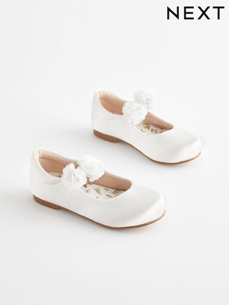 White Corsage Occasion Shoes (N04391) | 72 QAR - 79 QAR