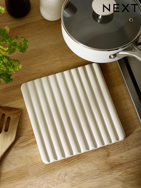 Cream Hayden Pan Trivet (N07965) | €15