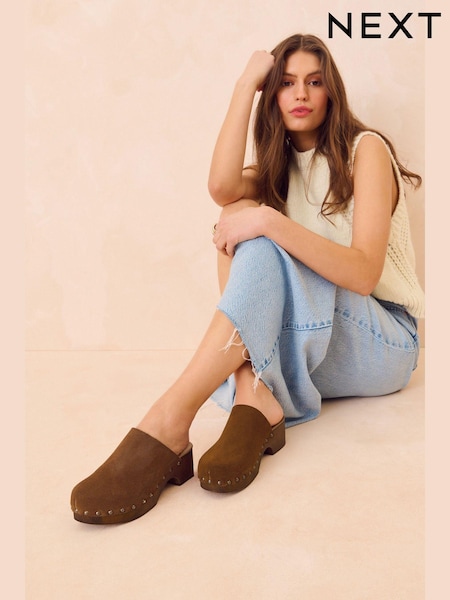Rjava - Closed Toe Clog Mules (N09927) | € 31