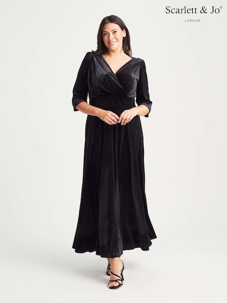 Scarlett & Jo Black Verity Velvet Maxi Gown (N16187) | R$ 1,185