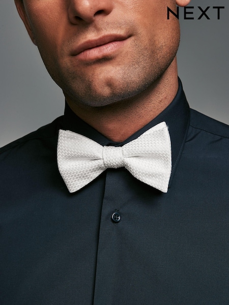 White Textured Bow Tie (N21532) | 34 QAR