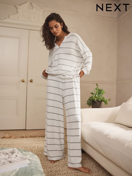 Valkoinen Raita - Supersoft Long Sleeve Pyjamas (N23861) | €50