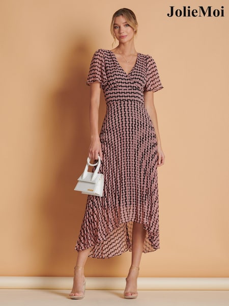 Vaaleanpunainen paikka - Jolie Moi Pleated Dip Hem Chiffon Maxi Dress (N24347) | €124