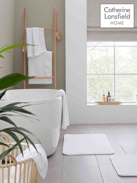 Catherine Lansfield Set of 2 White Anti-Bacterial 100% Cotton Towels (N25584) | R$ 315
