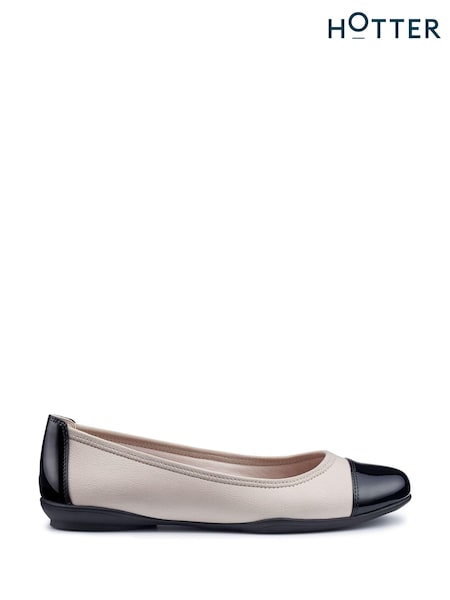 črna - Hotter Ivy Slip-On Shoes (N28493) | € 64