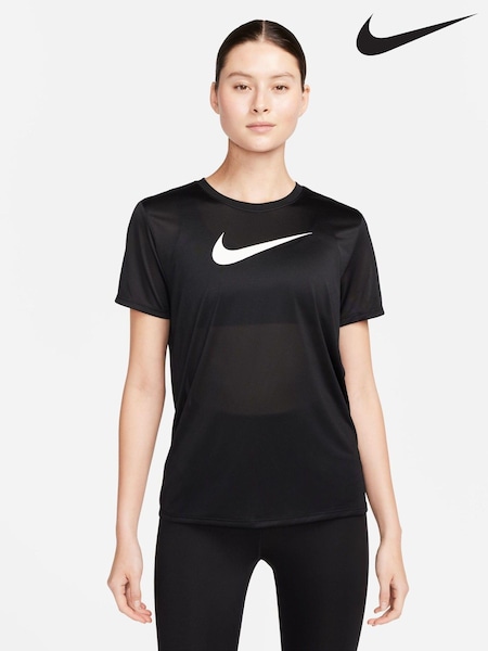 Musta - Nike Dri-FIT Graphic Swoosh Lyhyt hiha T-paita (N30040) | €44