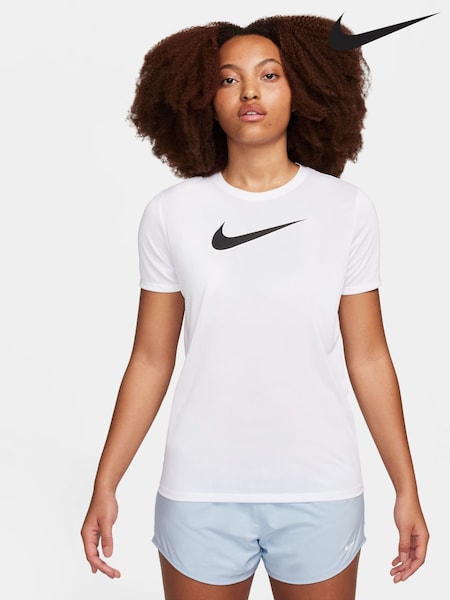 Valkoinen - Nike Dri-FIT Graphic Swoosh Lyhyt hiha T-paita (N30056) | €44