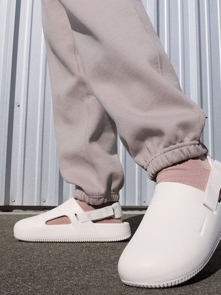 Weiß - Nike Calm Pantoletten (N30211) | 50 €