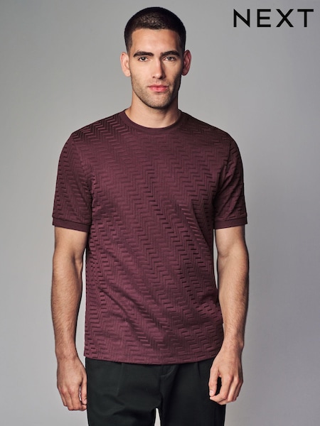 أحمر عنابي - تلبيس قياسي - Textured T-Shirt (N34951) | ‏52 د.إ.‏