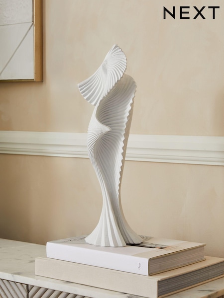 White Pleat Sculpture Ornament (N40995) | €33