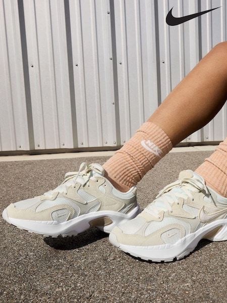 Nike Neutral AL8 Trainers (N48398) | €102