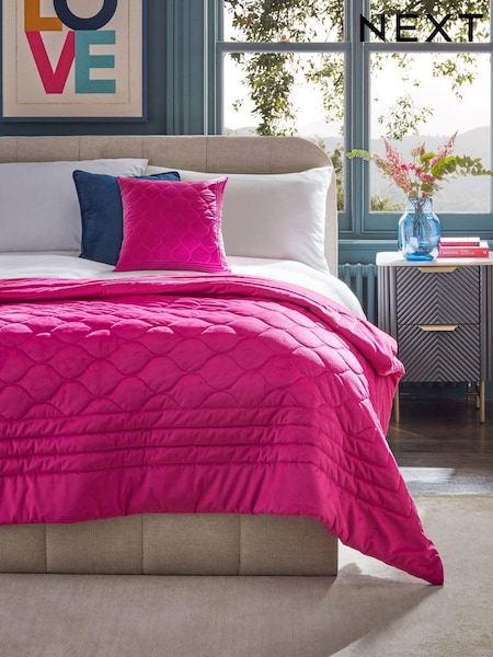 Fuchsia Pink Ogee Quilted Bedspread (N50368) | 147 QAR - 245 QAR