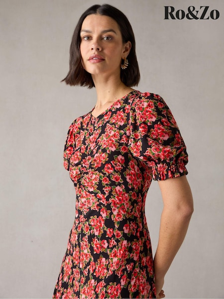 Ro&Zo Black Petite Red Rose Print Ruched Front Midi Dress (N54607) | €76