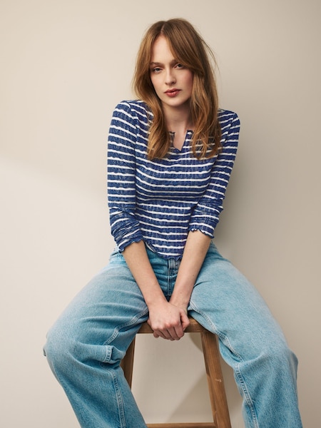 Marineblau/Ecru-Weiß - Langärmeliges Top mit strukturierten Streifen und Kerbausschnitt (N57618) | 10 €