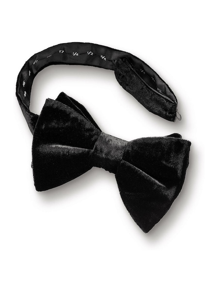 Charles Tyrwhitt Black Velvet Bow Tie (N62570) | R$ 345