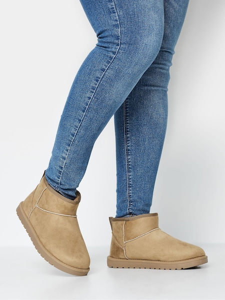Yours Curve Natural Extra-Wide Fit Faux Fur Boots (N64200) | €17.50