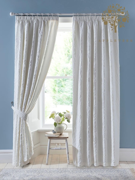 Appletree White Collier Luxury Jacquard Pencil Pleat Curtains (N70850) | R$ 790