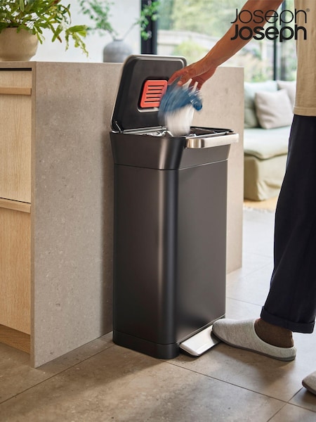 Joseph Joseph Black Titan 30L Trash Compactor Bin (N73361) | €271