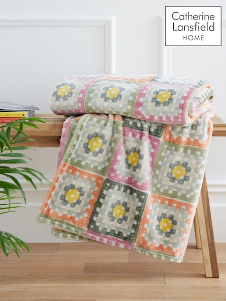 Catherine Lansfield Green Crochet Print Soft And Cosy Fleece Throw (N75126) | ₪80