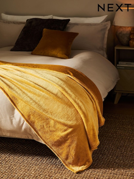 Ochre Yellow Plush Fleece Throw (N76019) | €13 - €38