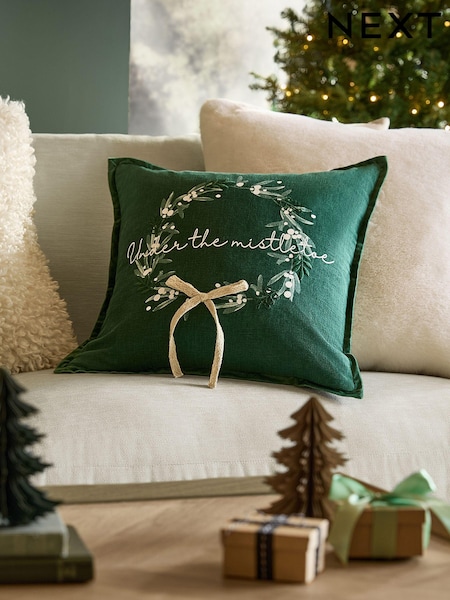 Green Under the Mistletoe Christmas Cushion (N78112) | € 16