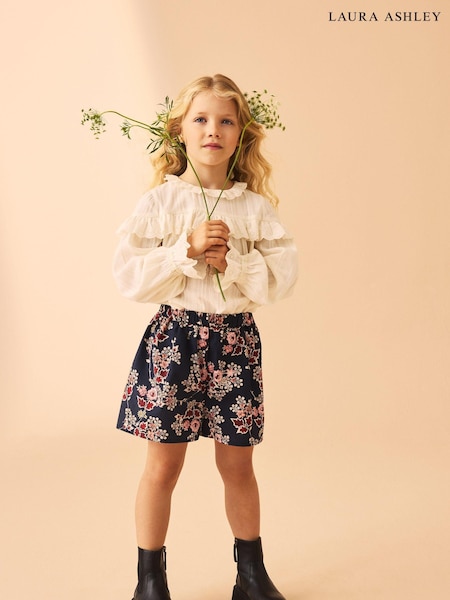 Laura Ashley Textured Cotton Blouse and Tuttington Floral Shorts Set (N79186) | € 22 - € 25