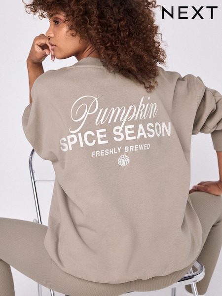 لون محايد - Relaxed Fit Pumpkin Spice Latte Back Graphic Slogan Sweatshirt (N94880) | ‏67 د.إ.‏
