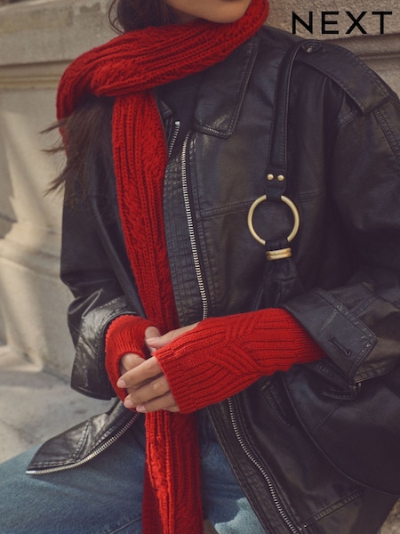 Red Cable Knit Handwarmer (N94948) | €10