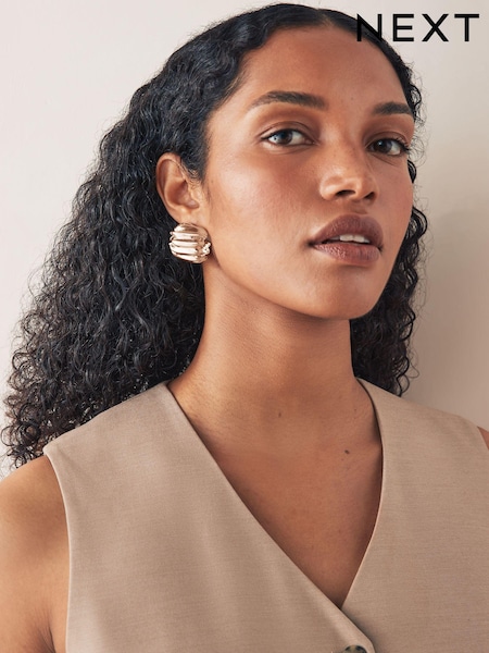 Gold Tone Wide Ridged Hoop Earrings Made With Recycled Brass (N97635) | €8