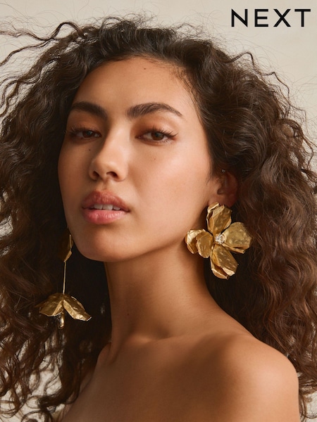 Gold Tone Mismatch Flower Drop Earrings Made With Recycled Iron and Zinc (N97643) | € 15