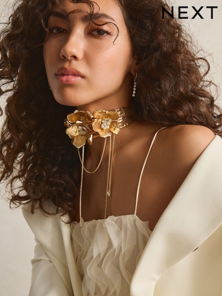 Gold Tone Chunky Flower Choker Necklace Made With Recycled Iron (N97690) | LEI 133