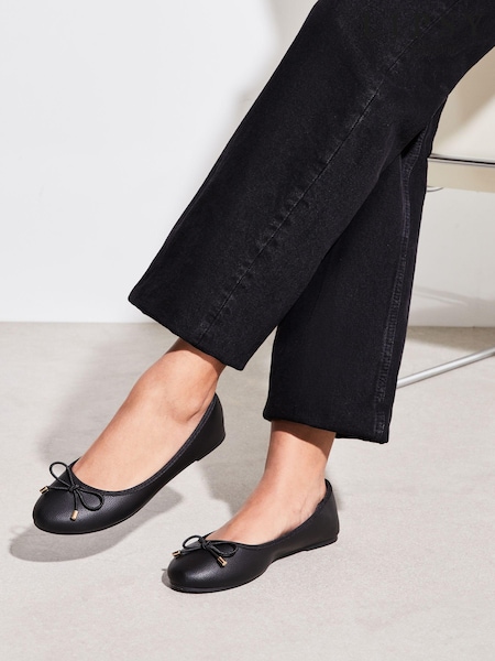 črna - Lipsy Metal Bow Faux Leather Ballet Pump (P22761) | € 12