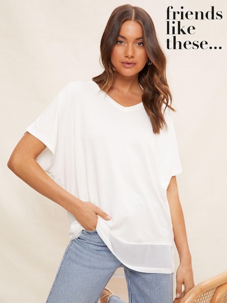 Friends Like These White Short Sleeve Chiffon Hem V Neck Tunic Top (P82718) | €24
