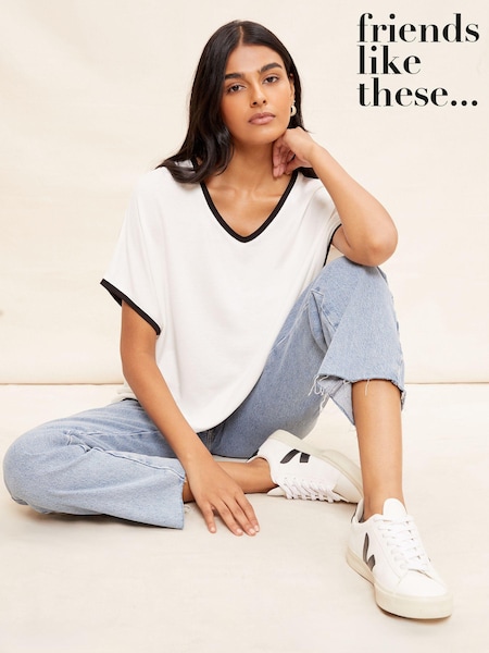 Friends Like These White/Black Tipped Short Sleeve V Neck Tunic Top (P84600) | €5.50