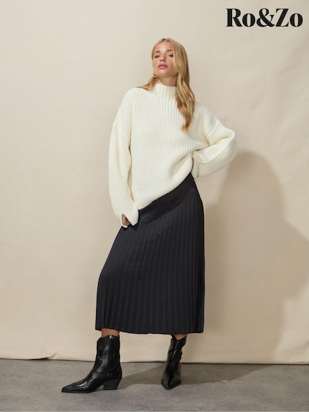 Ro&Zo Pleated Satin Black Skirt (Q44688) | €28