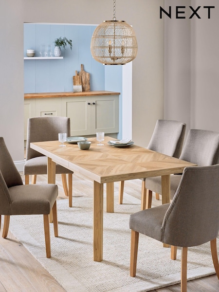Light Natural Hayford Oak Effect Chevron Extending 4 to 6 Seater Dining Table (Q44749) | €650