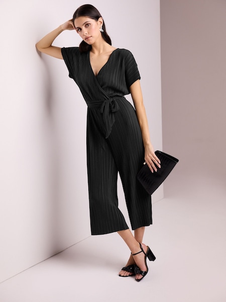 Black Plisse Short Sleeve V-Neck Wide Leg Belted Jumpsuit (Q71490) | €27