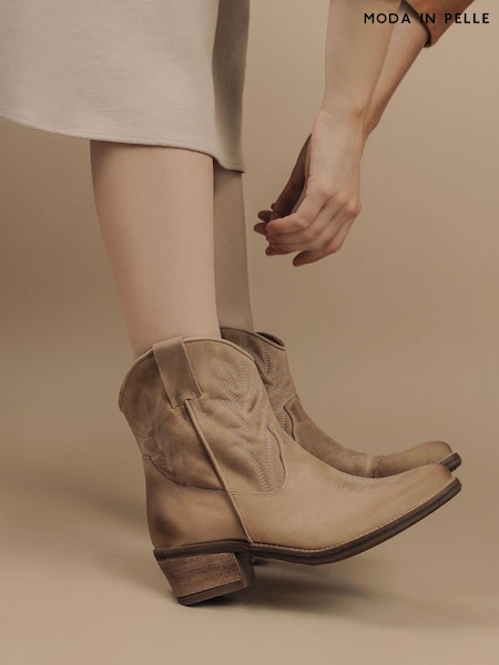Moda in Pelle Bettsie Ankle Western Boots (Q75243) | ₪699