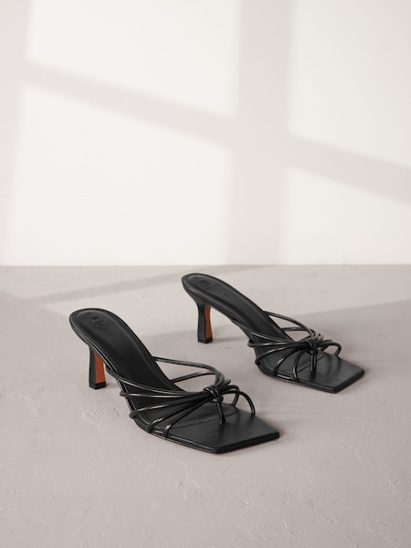 Black Signature Leather Toe Post Mule Heels (Q81458) | €17