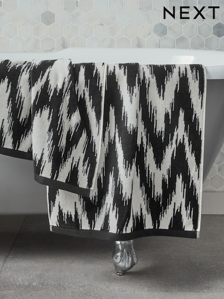 Geo Chevron 100% Cotton Towel (Q87083) | 13 € - 27 €