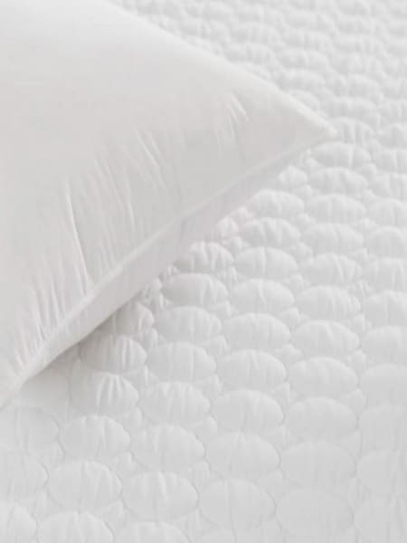 FBC Luxury Quilted Waterproof White Mattress Protector (Q88988) | 66 € - 94 €