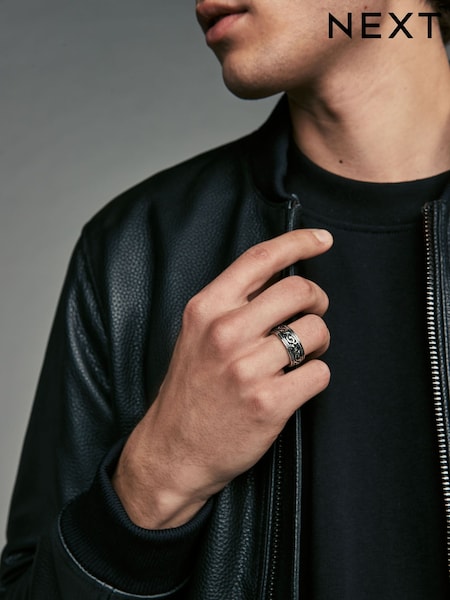 Silver Tone Antiqued Silver Engraved Band Ring (Q91537) | €14