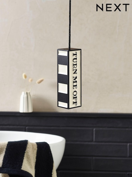 Turn Me On Slogan Light Pull (Q95154) | R$ 70