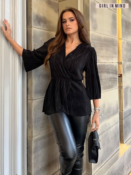 Girl In Mind Black Kamari Plisse Wrap Front Top (Q96482) | €21.50