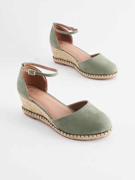 Peščena - Forever Comfort® Closed Toe Wedges (Q97395) | € 22