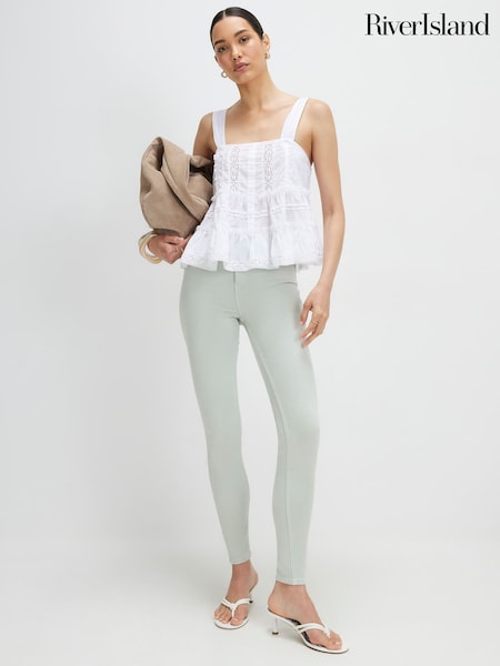 أخضر - بنطلون جينز ضيق ناحت للقوام بخصر متوسط الارتفاع من River Island
